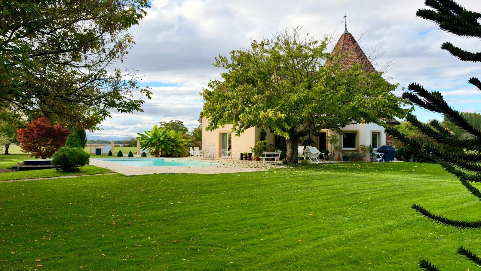 La maison familiale et sa piscine à Nambsheim